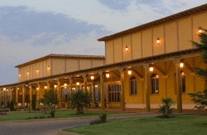 http://oferplan-imagenes.lavozdigital.es/sized/images/Finca_la_Estacada_-_2_noches_en_hotel_bodega_cata_visita_spa_,_enoturismo_fachada_thumb_1446806508-300x196.JPG